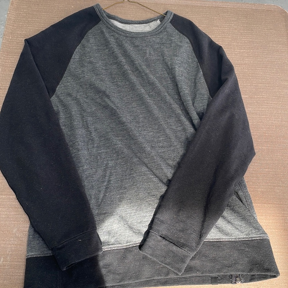 Lululemon men’s sweatshirt